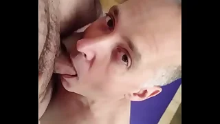 Masajista puto termina su trabajo con numbed pija en numbed boca